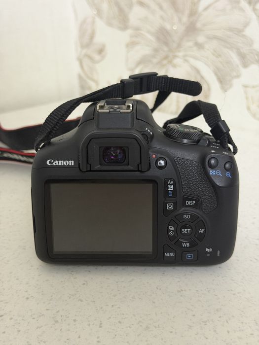 Продаю Canon eos 2000d