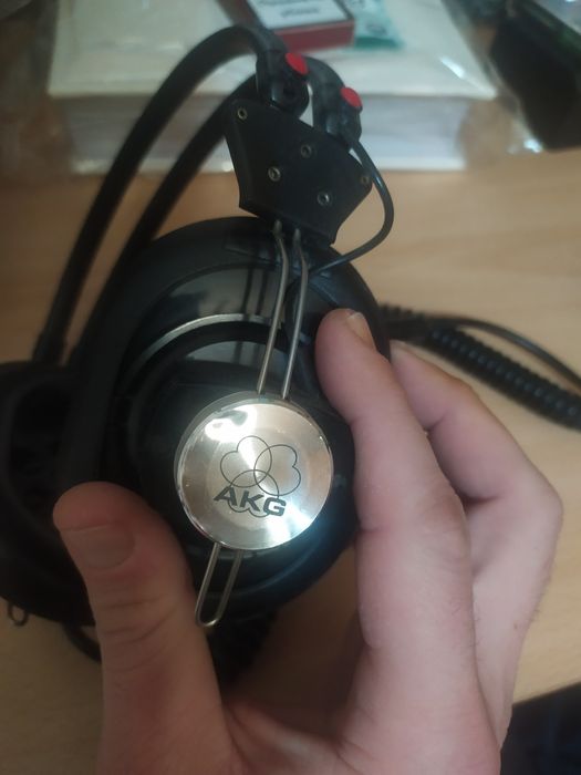 Слушалки AKG K160