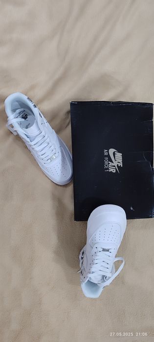 Кроссовки продам