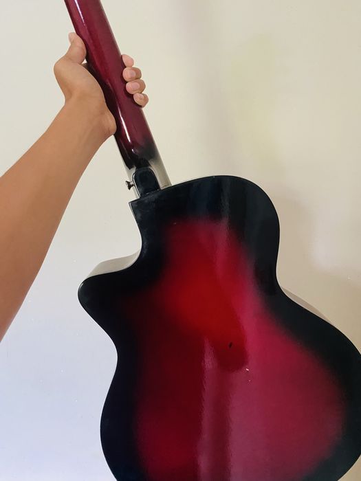 akustik gitara sotiladi