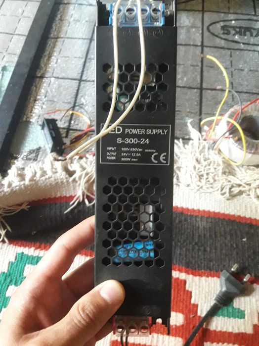 quvvat  adpteri sotiladi 24v 300w (Power supply)