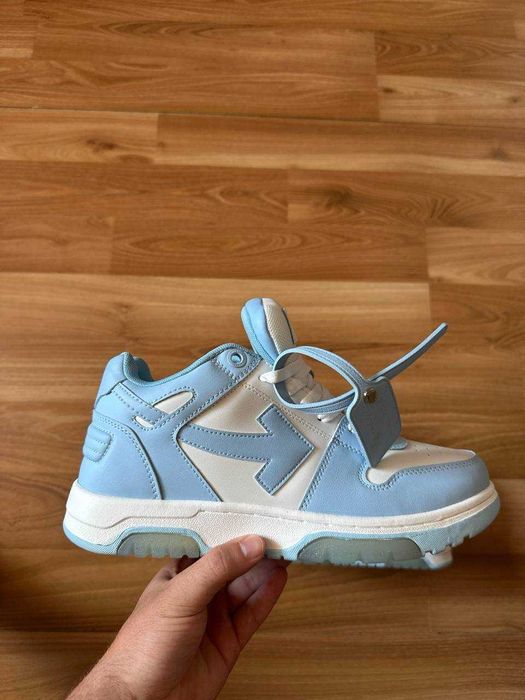 Sneakers OffWhite cu eticheta (nu Nike, Gucci, Adidas, Balenciaga)