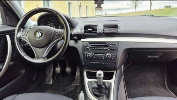 BMW seria 1 an 2011