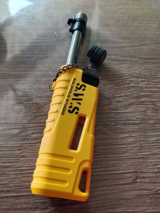 Зажигалка с выдвижным носом .