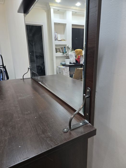 Продам туалетный столик