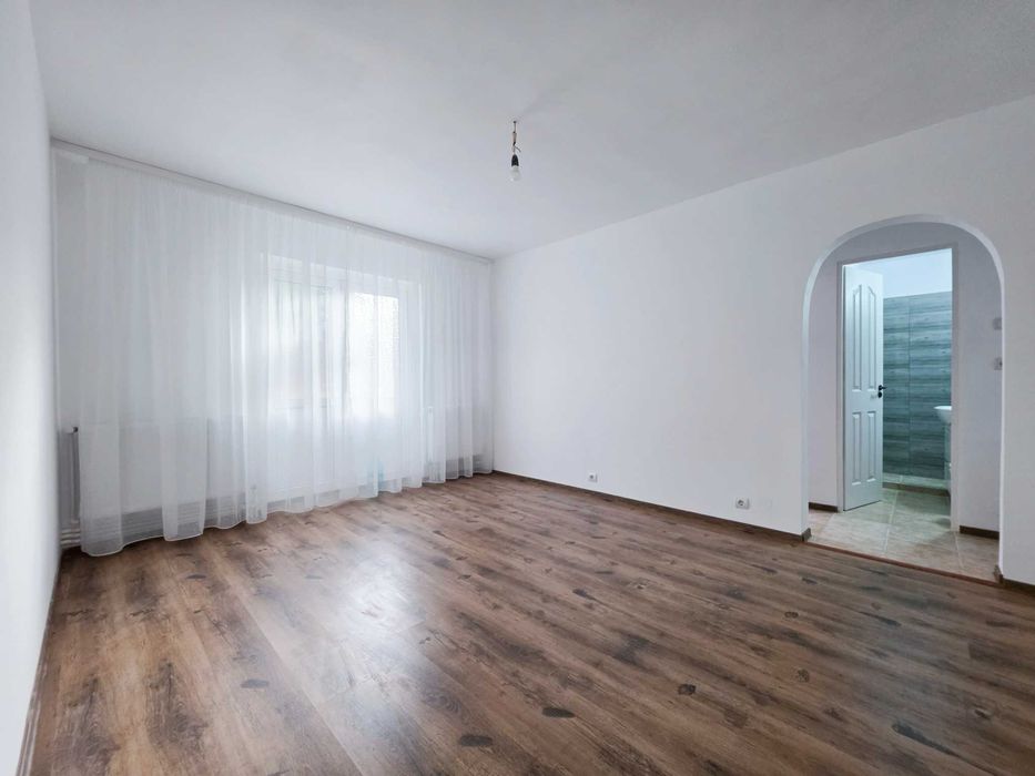 Vand apartament 2 camere, parter, in Deva.
