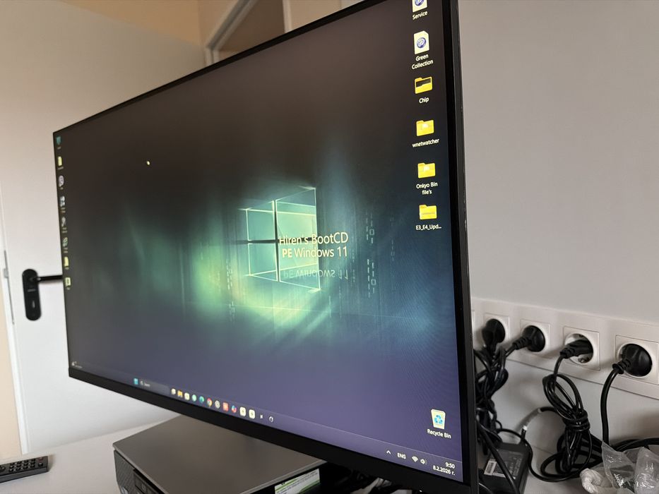 Монитор 32 инча Dell P3221D