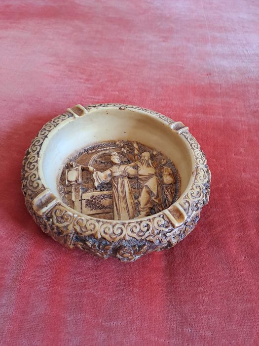 scrumiera din rasina model asiatic