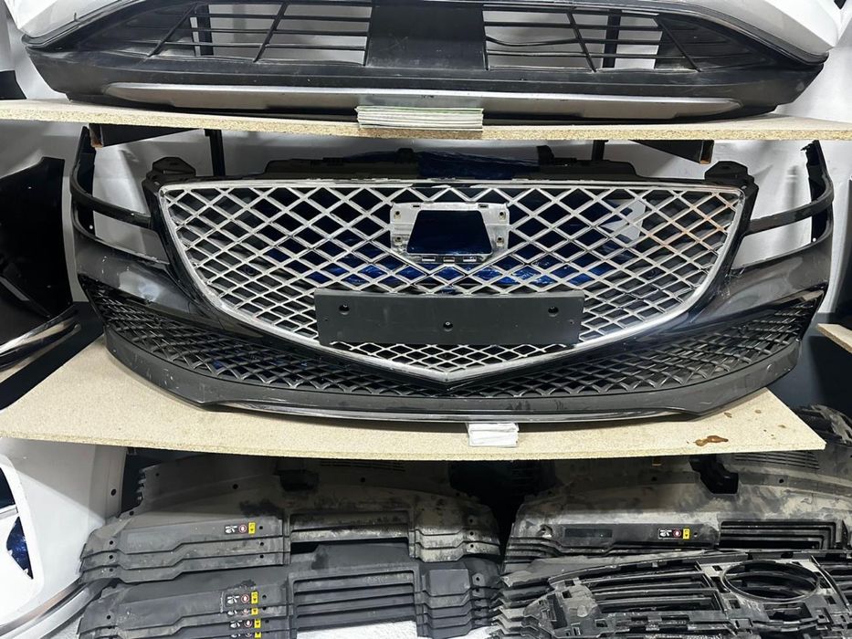 Передний бампер Джинесис Genesis