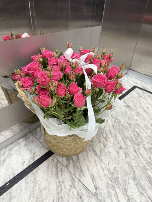 Букет цветов кустовые розы