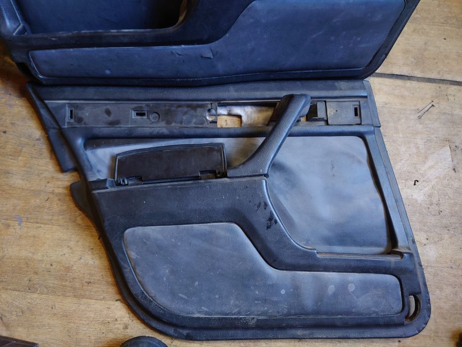 Дверные карты на Bmw E32