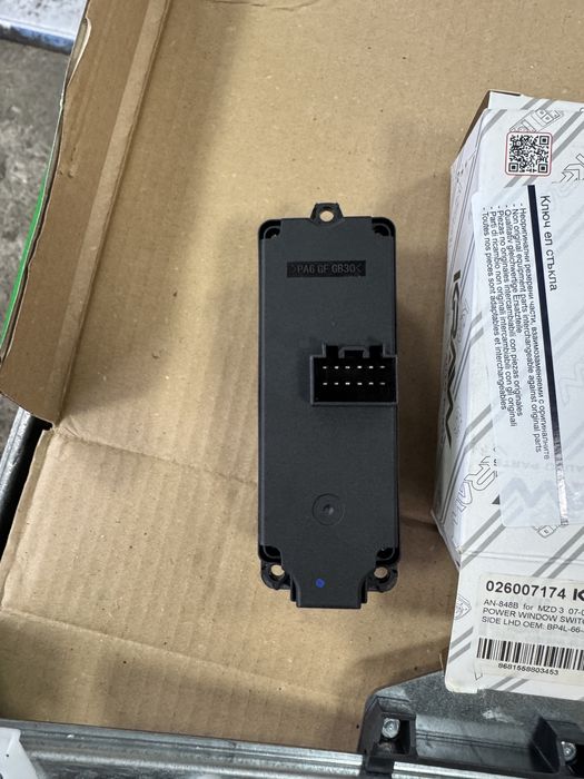 Ключ за ел.стъкла Mazda 3 (2003-2009)