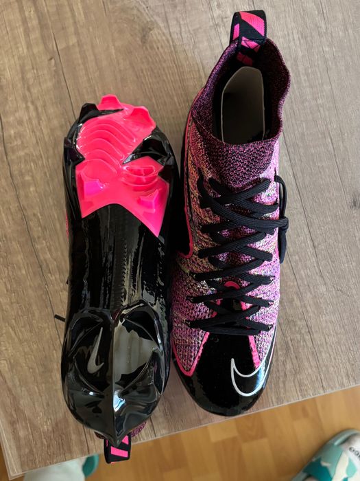 Бутонки за американски футбол чисто нови