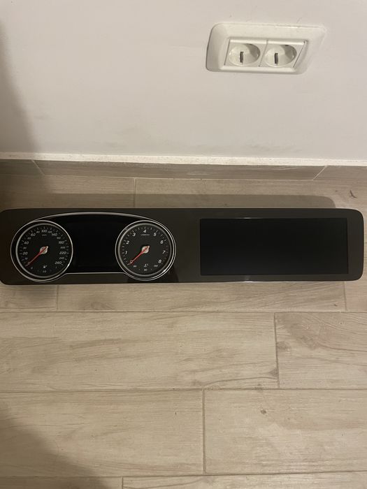 Vând ceasuri+navigație Mercedes E class 2019