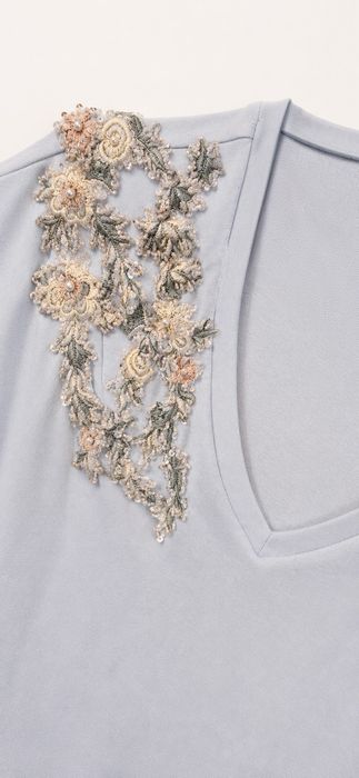 Bluză de vară din tricot fin (jerse) cu aplicații
