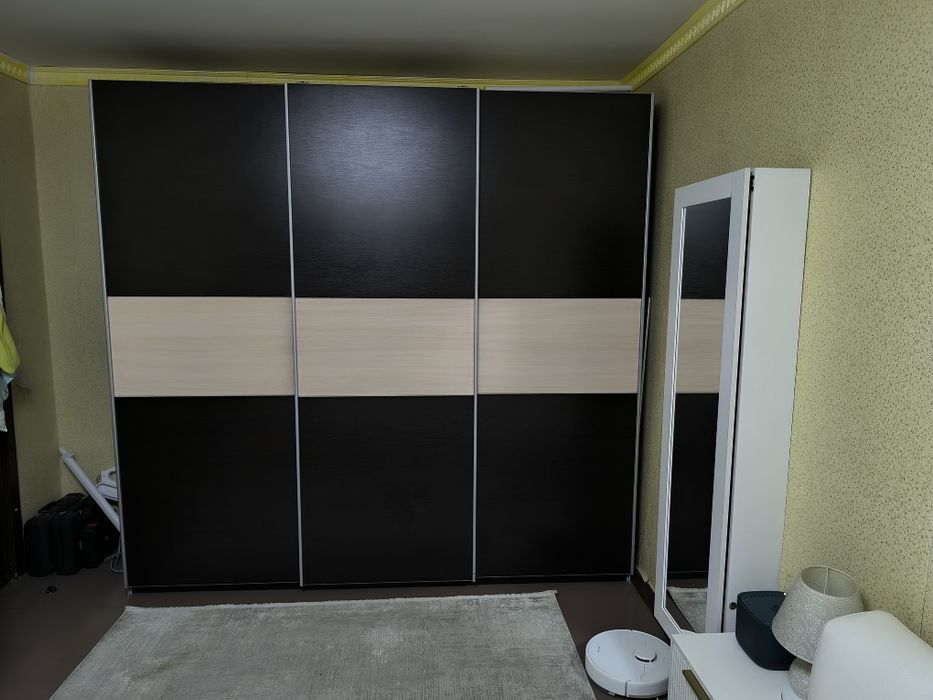 Шкаф купе трехдверное