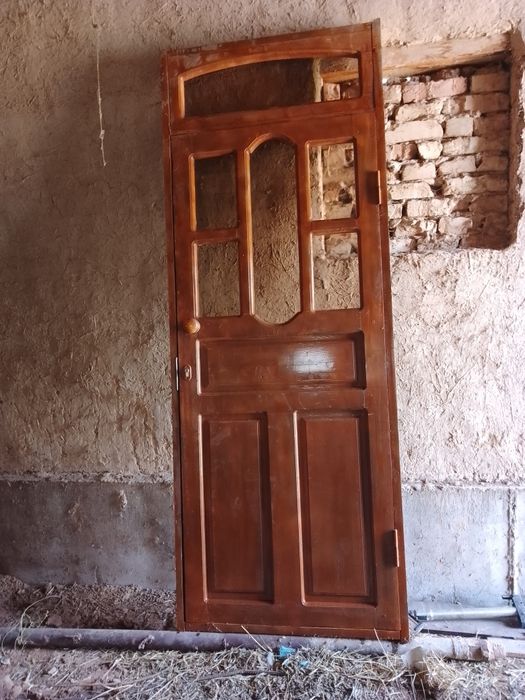 Эшик б/у сотилади