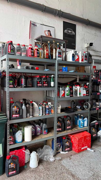 ÎNCHIRIEM SERVICE AUTO complet echipat gata de lucru