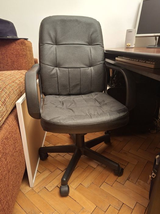 Birou și scaun directorial