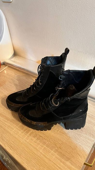 Женская обувь. 35 размер