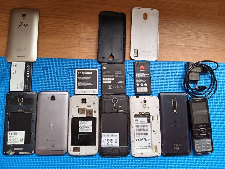 Телефони за части