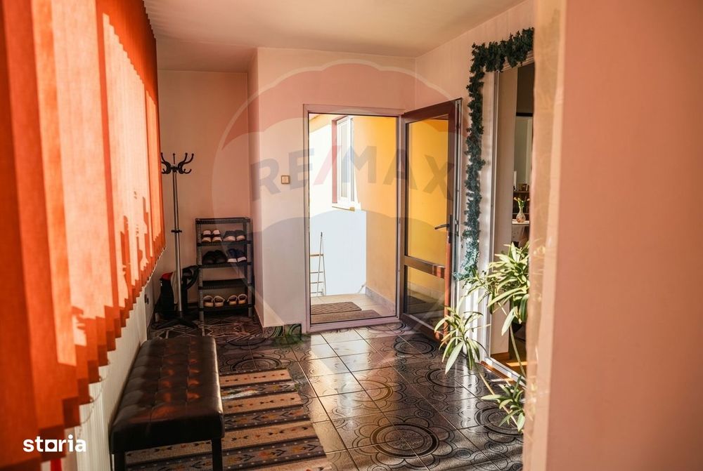 Proprietate rară – 1000 mp teren + 2 cladiri versatile