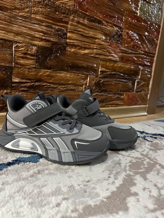 Кросовки 33 размер для мальчика! (10 лет).