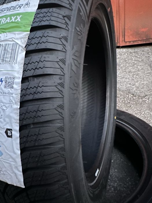 Нови Зимни Гуми LANDSPIDER SNOWTRAXX H/P 205/55R17 95V XL БОРД 2055517