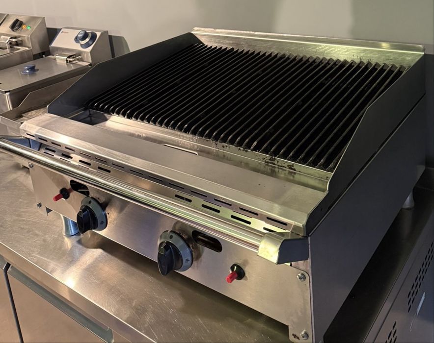 Se vinde grătar profesional pe rocă vulcanică HoReCa (pe gaz)