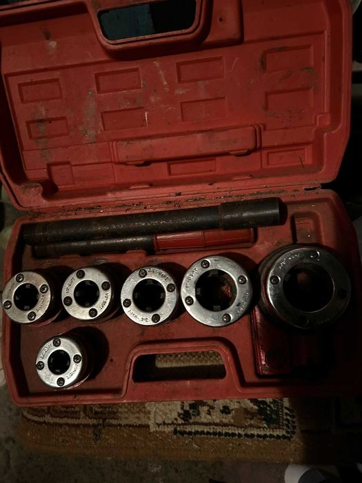 Trusă filiere manuale pentru filetat țevi – set complet, în cutie