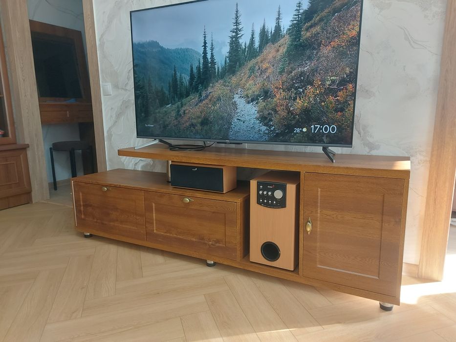 Продам новую тумбу под телевизор.