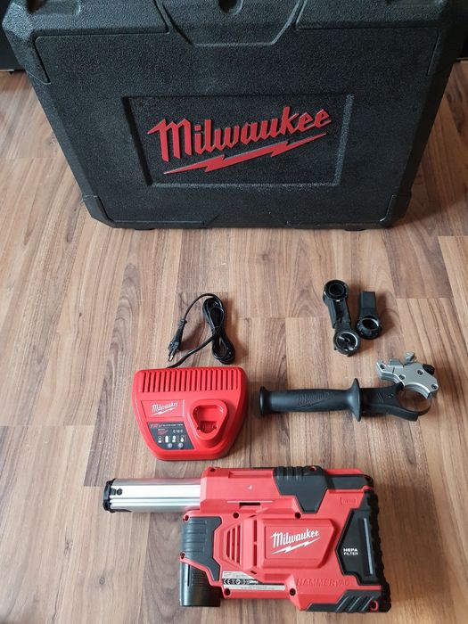 Aspirator Milwaukee M12 ca NOU