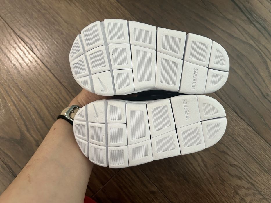 Маратонки Nike, сандали Reebok