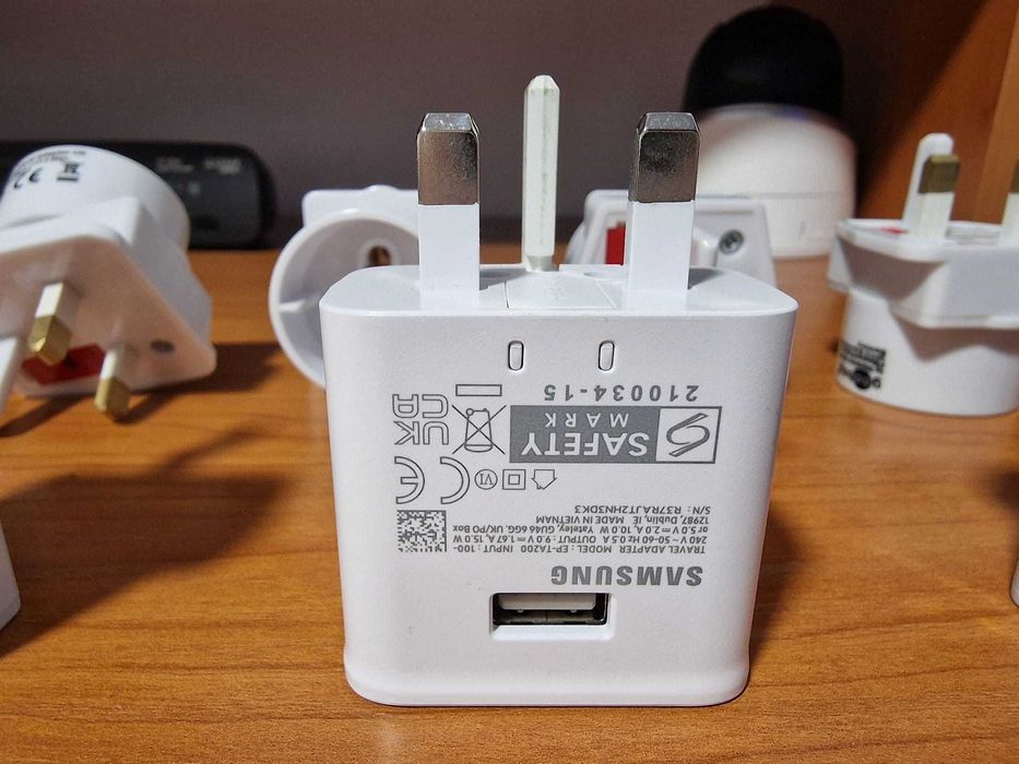 Adaptoare alimentatoare priza UK Anglia Arabia etc