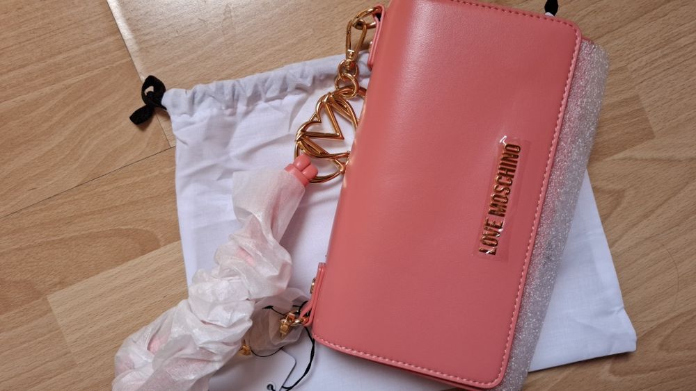 НОВА Love Moschino чанта