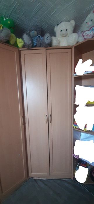 Угловой шкаф с стенкой