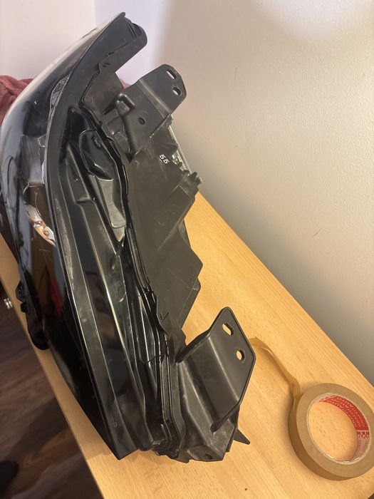 Фар Mazda 3 19-23