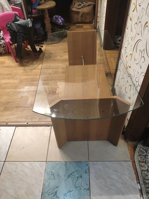 Продам стол журнальный