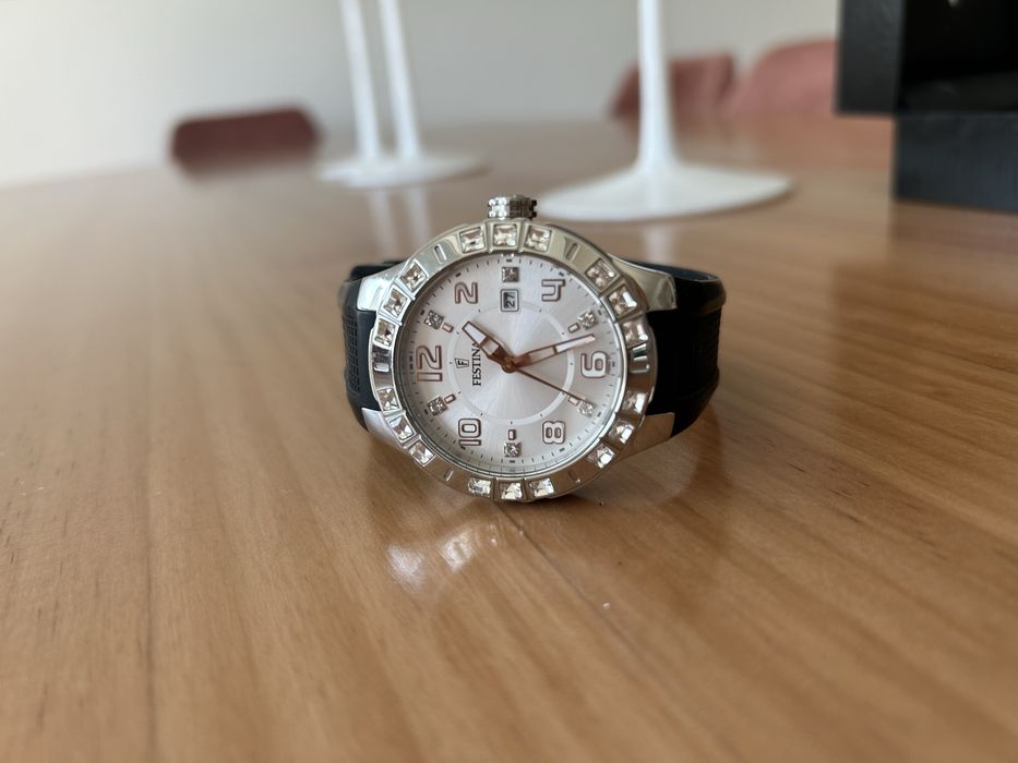 Ceas dama Festina cu cristale