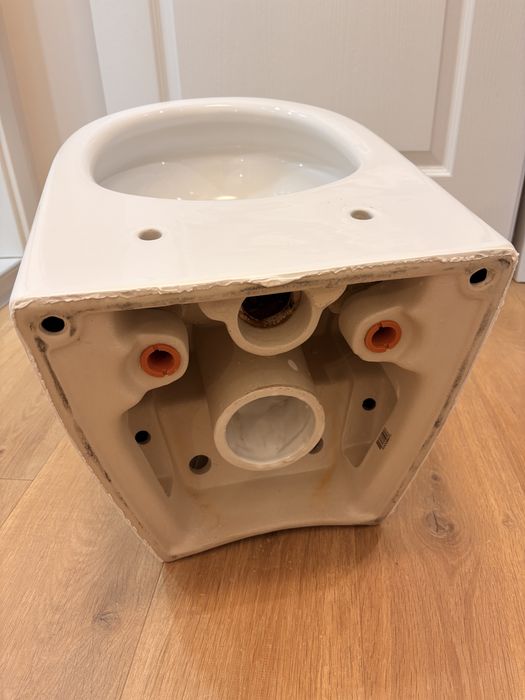 Конзолна тоалетна чиния Carlo