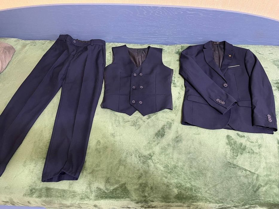 Продам костюм 36 размер