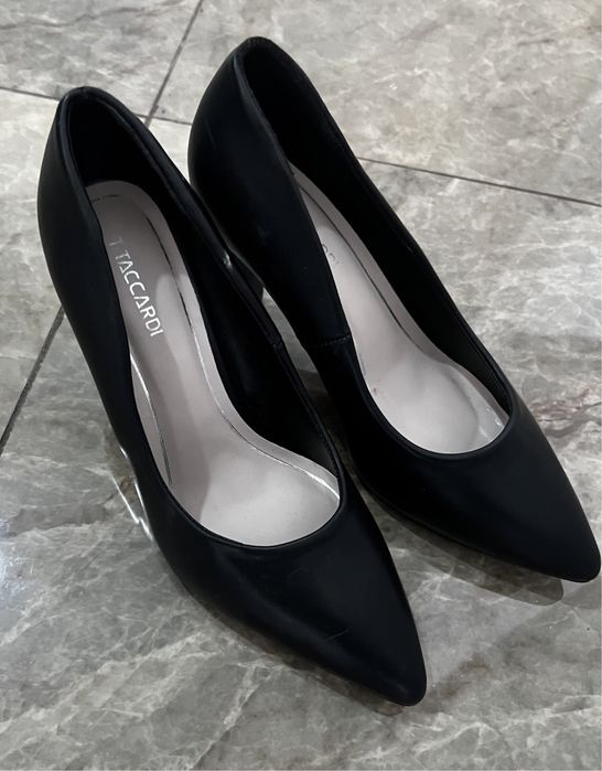 Новые черные туфли лодочки 36 р. на устойчивом каблуке