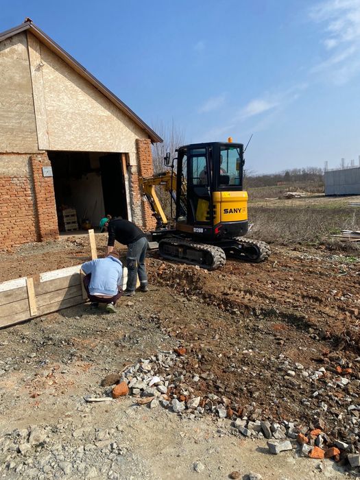 Miniexcavator de inchitiat Lugoj