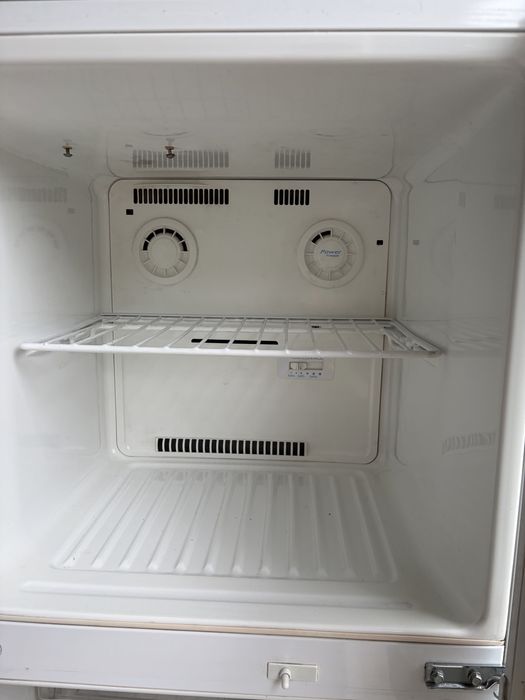 Холодильник в хорошем состояний