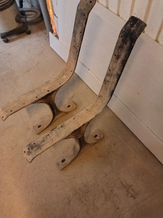 Vând 2 picioare banca