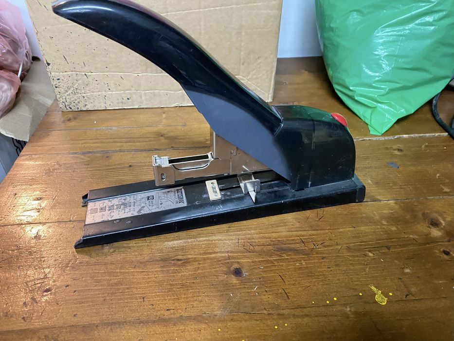 Продам степлер для бумаги