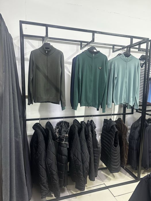 Продаются торговые стойки для одежды