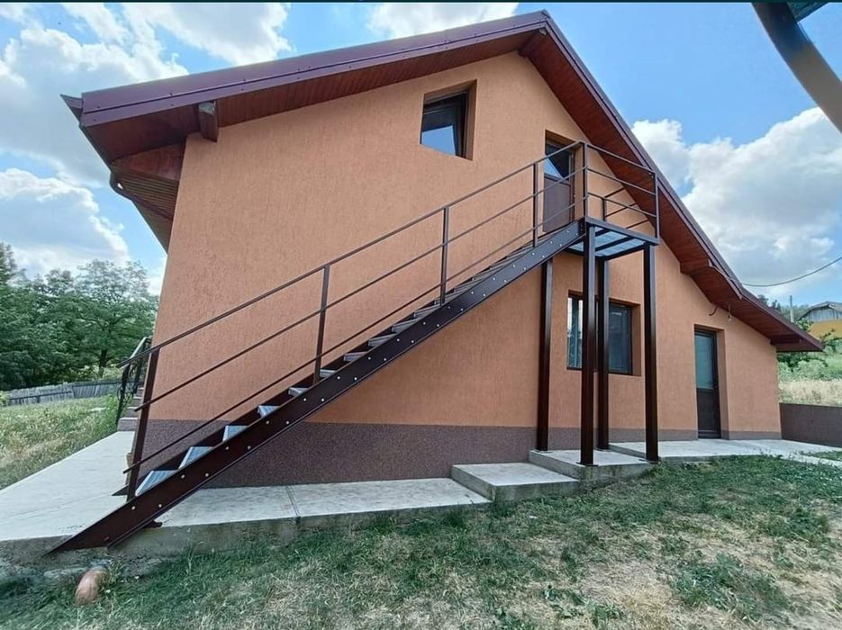Vând scarii metalice zincate