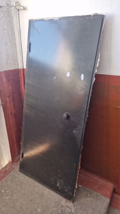 Входная железная дверь