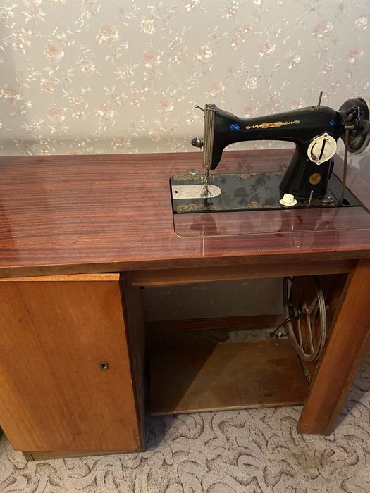 Швейная машинка ножная